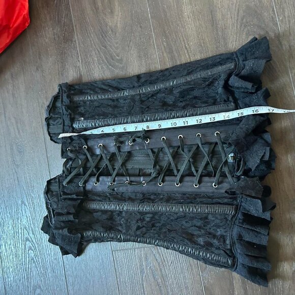 Black lace up corset top with ruffles and lace up back Size: M Vintage Y2K - Picture 6 of 6